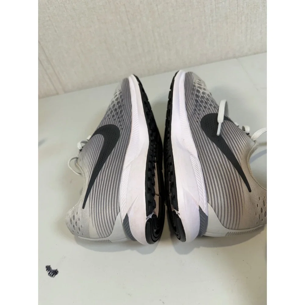 Nike Air Zoom Pegasus‎ 34 Women's Size 8 Running Shoes Gray